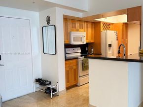 5085 NW 7th St 906, Miami FL 33126