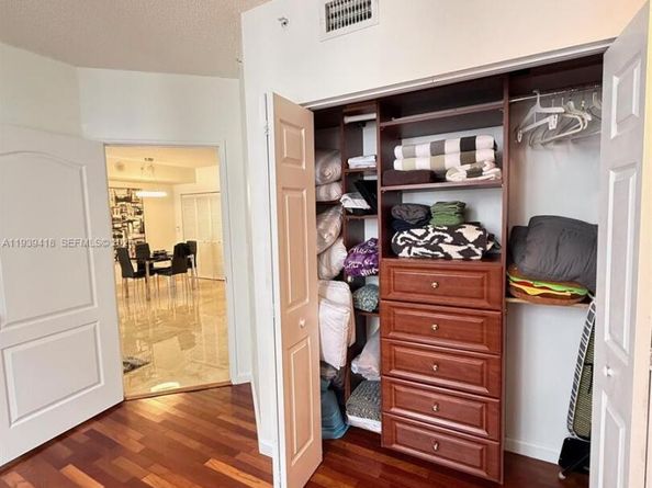 5085 NW 7th St 906, Miami FL 33126