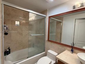 5085 NW 7th St 906, Miami FL 33126