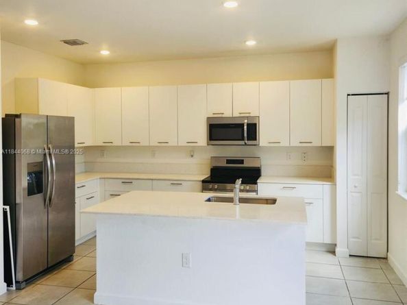 12525 NW 23rd Pl, Miami FL 33167