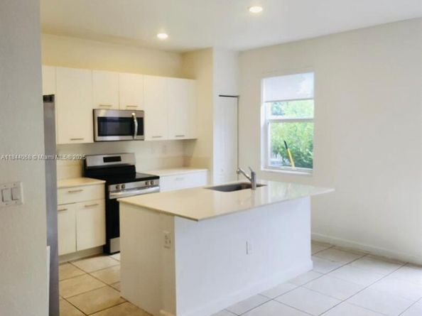 12525 NW 23rd Pl, Miami FL 33167