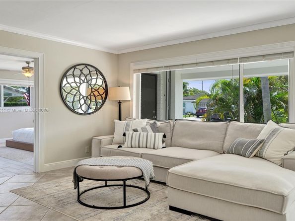 351 NE 43rd St, Oakland Park FL 33334