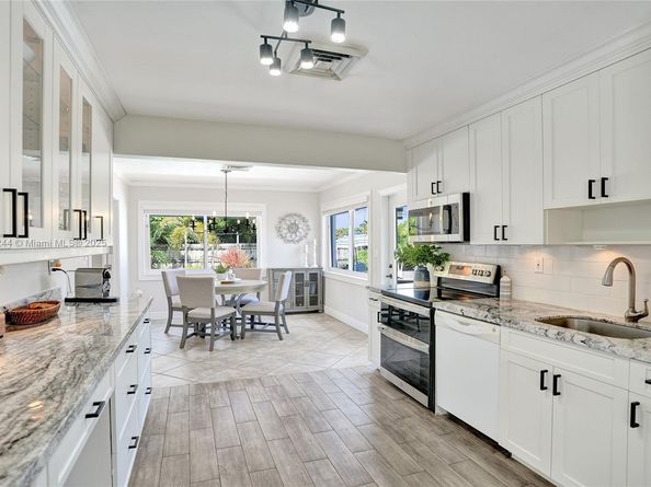 351 NE 43rd St, Oakland Park FL 33334