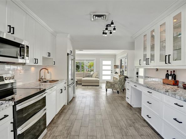 351 NE 43rd St, Oakland Park FL 33334