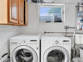 351 NE 43rd St, Oakland Park FL 33334
