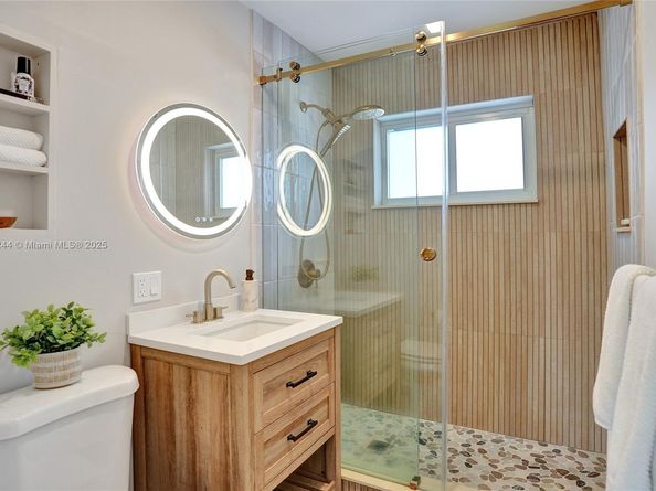 351 NE 43rd St, Oakland Park FL 33334