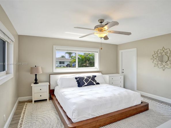 351 NE 43rd St, Oakland Park FL 33334
