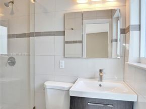 351 NE 43rd St, Oakland Park FL 33334