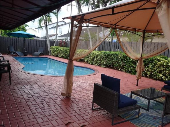 15963 SW 97th Ter, Miami FL 33196
