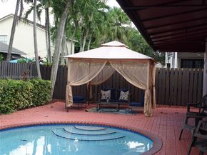 15963 SW 97th Ter, Miami FL 33196