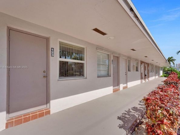 700 Layne Blvd 123, Hallandale Beach FL 33009