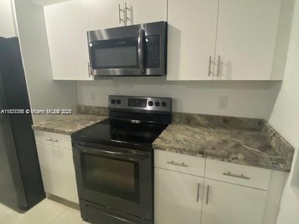 2271/2273 NW 66th St, Miami FL 33147