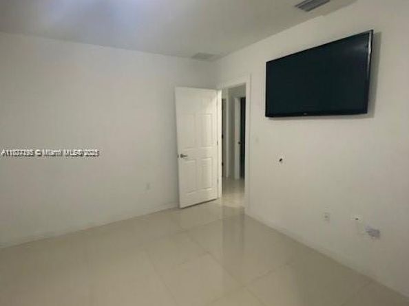 2271/2273 NW 66th St, Miami FL 33147