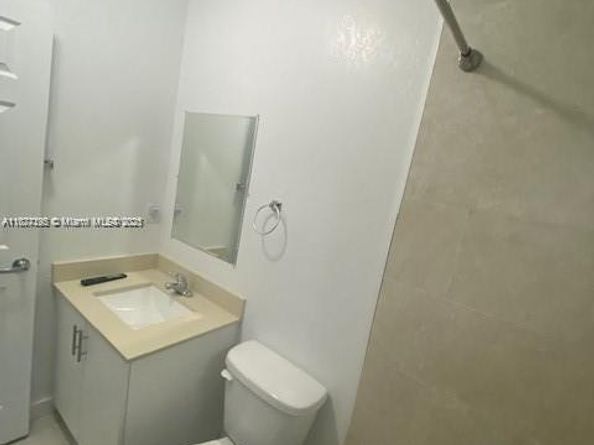 2271/2273 NW 66th St, Miami FL 33147