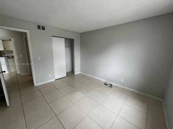 8821 Wiles Rd 203, Coral Springs FL 33067