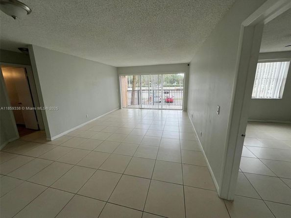 8821 Wiles Rd 203, Coral Springs FL 33067
