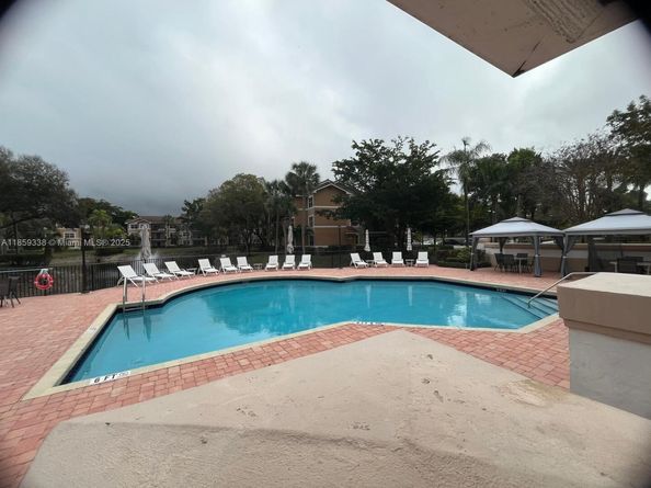 8821 Wiles Rd 203, Coral Springs FL 33067