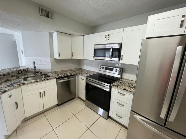 8821 Wiles Rd 203, Coral Springs FL 33067