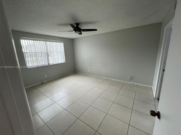 8821 Wiles Rd 203, Coral Springs FL 33067