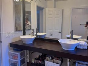 10233 NW 52nd Ln, Doral FL 33178