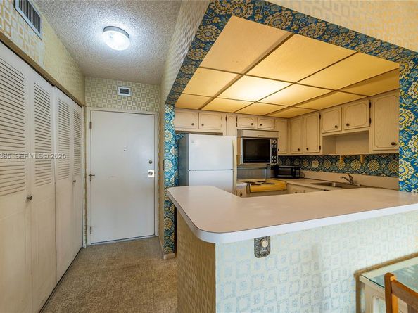 1465 NE 123rd St PH9, North Miami FL 33161