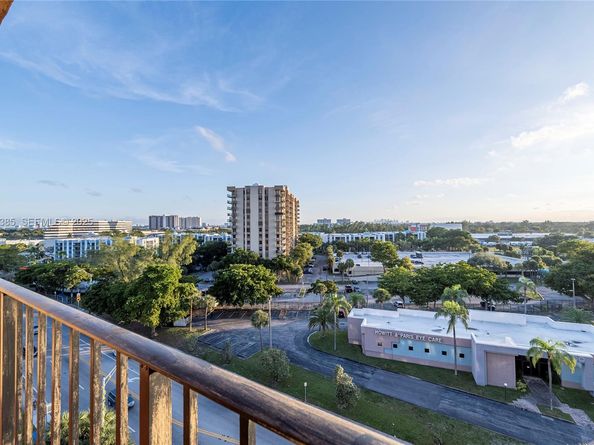 1465 NE 123rd St PH9, North Miami FL 33161