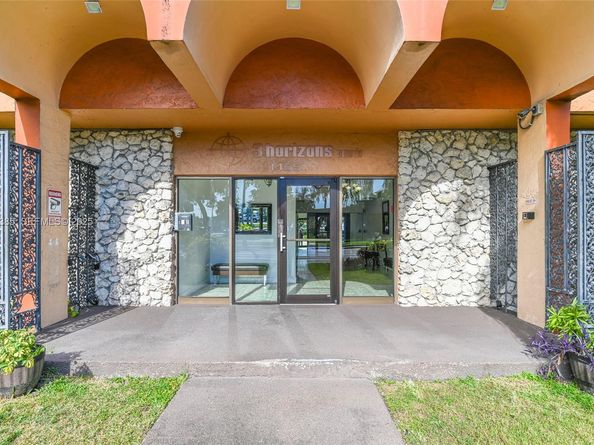 1465 NE 123rd St PH9, North Miami FL 33161