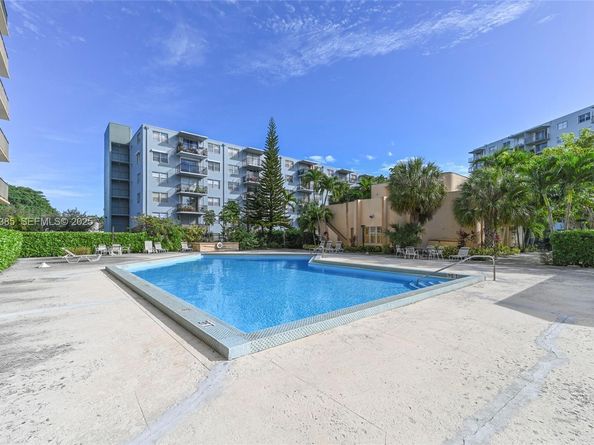 1465 NE 123rd St PH9, North Miami FL 33161