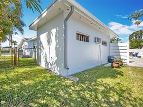 4701 Garfield St, Hollywood FL 33021