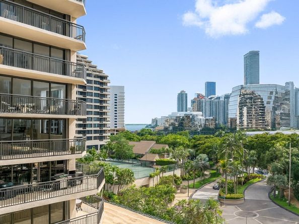 540 Brickell Key Dr 815, Miami FL 33131