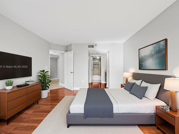 540 Brickell Key Dr 815, Miami FL 33131