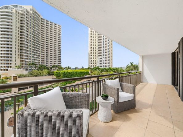 540 Brickell Key Dr 815, Miami FL 33131