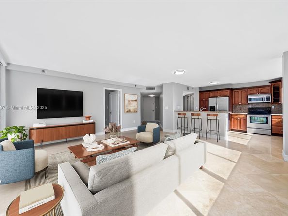 540 Brickell Key Dr 815, Miami FL 33131
