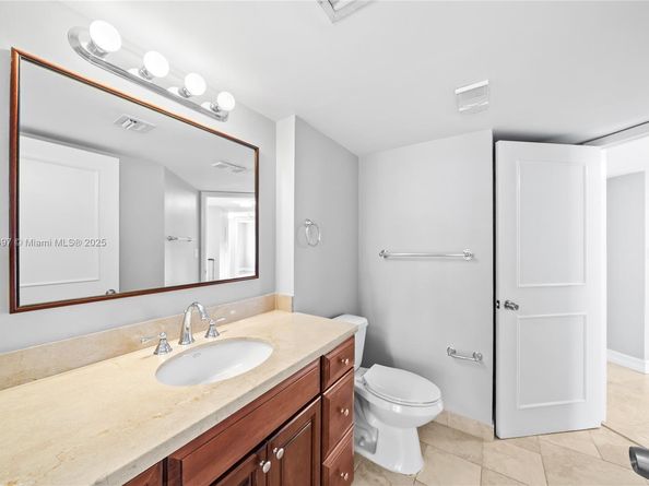 540 Brickell Key Dr 815, Miami FL 33131
