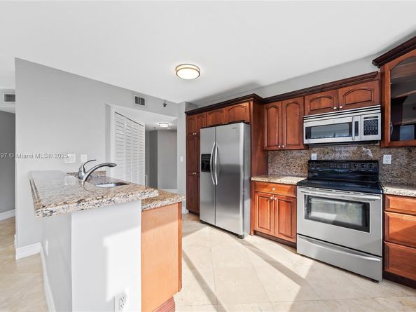 540 Brickell Key Dr 815, Miami FL 33131