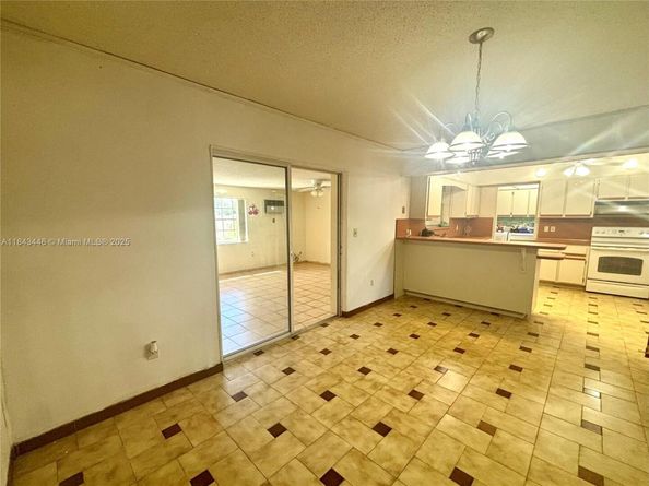 9433 SW 17th St, Miami FL 33165