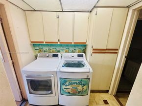 9433 SW 17th St, Miami FL 33165