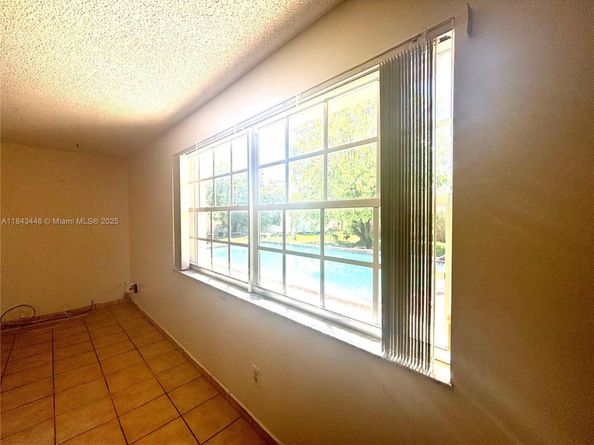 9433 SW 17th St, Miami FL 33165