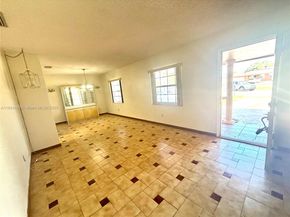 9433 SW 17th St, Miami FL 33165