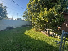 9433 SW 17th St, Miami FL 33165