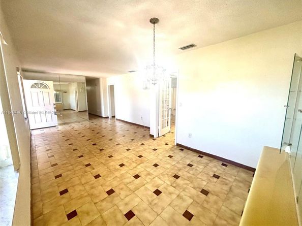 9433 SW 17th St, Miami FL 33165