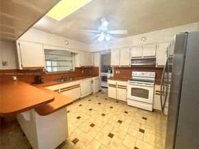 9433 SW 17th St, Miami FL 33165