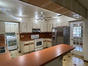 9433 SW 17th St, Miami FL 33165