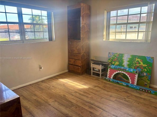 9433 SW 17th St, Miami FL 33165