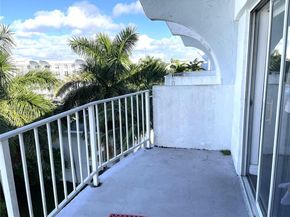 494 NW 165th St Rd C601, Miami FL 33169