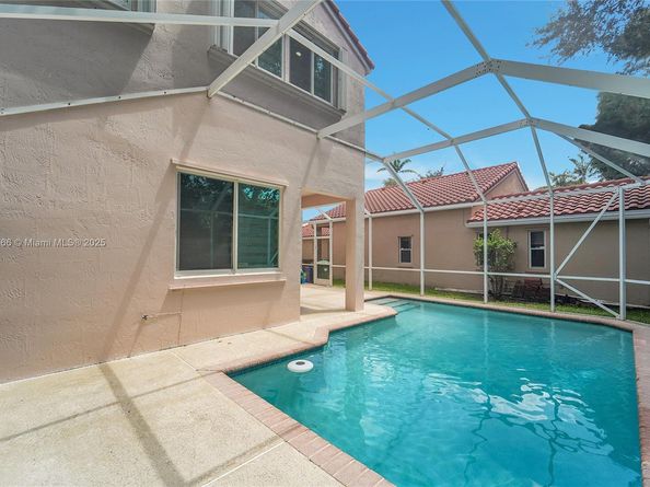 704 Stanton Dr, Weston FL 33326