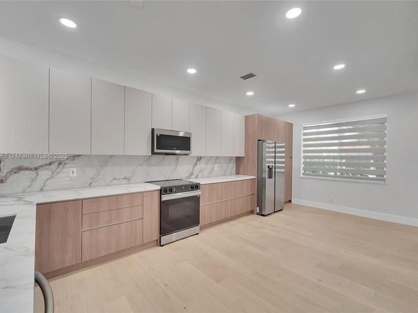 704 Stanton Dr, Weston FL 33326