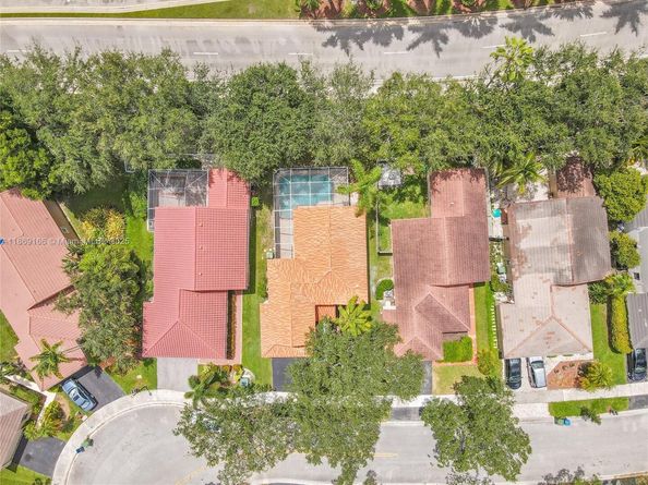 704 Stanton Dr, Weston FL 33326