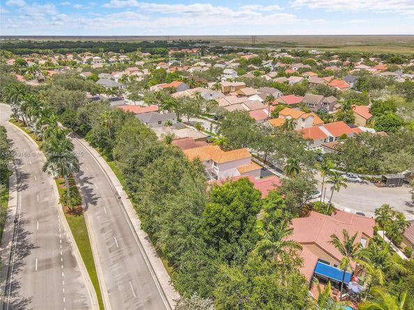 704 Stanton Dr, Weston FL 33326