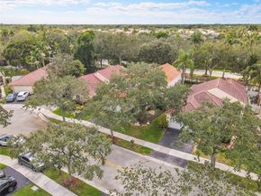 704 Stanton Dr, Weston FL 33326